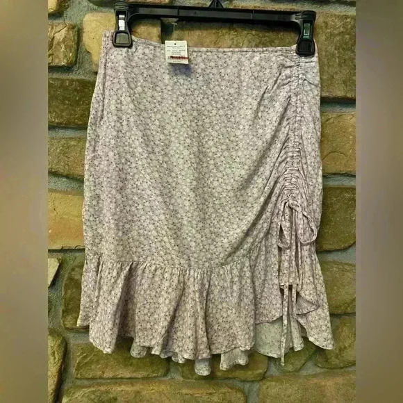 American Eagle Women’s purple daisies elastic waist mini skirt XS-S New - Picture 1 of 9